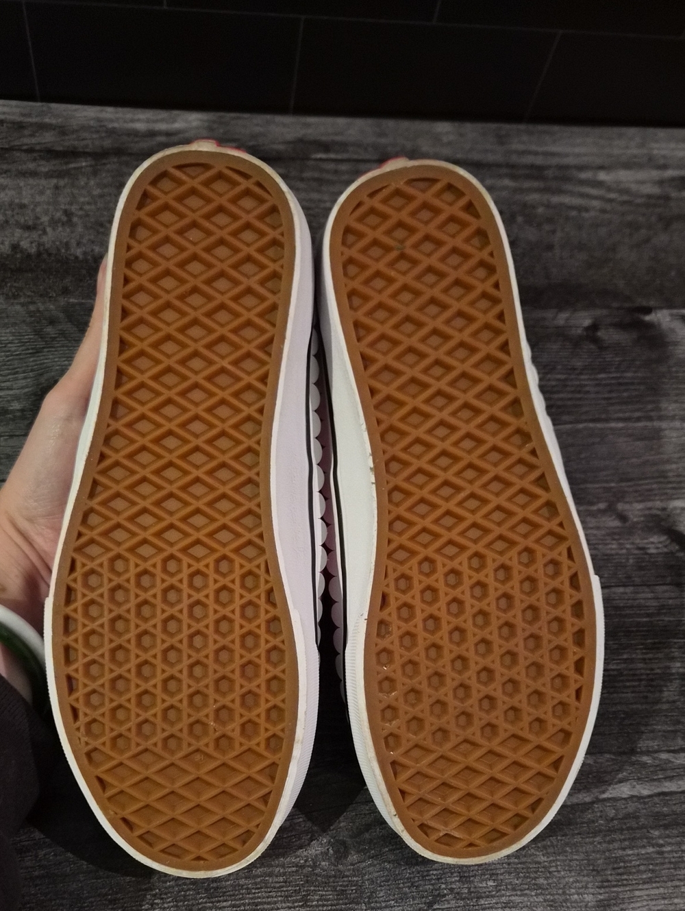 Vans x Disney Minnie Mouse Slipons - Picture 6 of 6